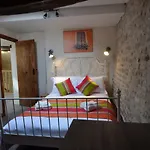 Chez Fins Bois Bed & Breakfast 4*