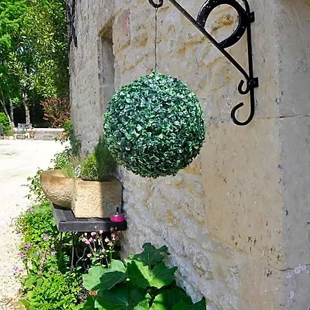 Chez Fins Bois Bed & Breakfast