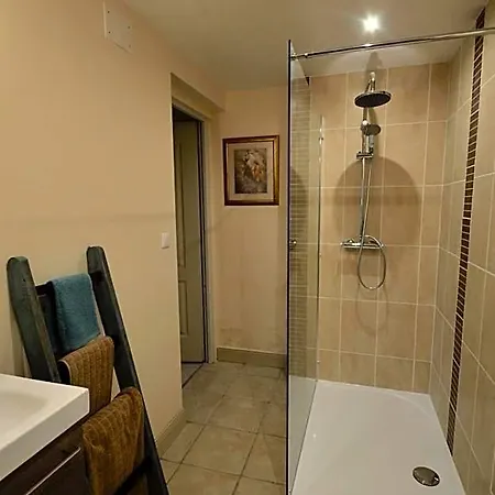 Chez Fins Bois Bed & Breakfast Nere