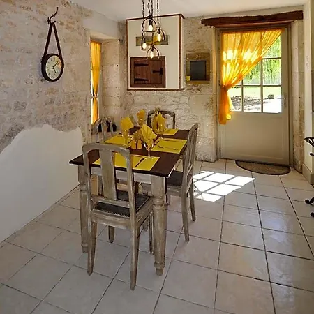 Bed & Breakfast Chez Fins Bois 4*