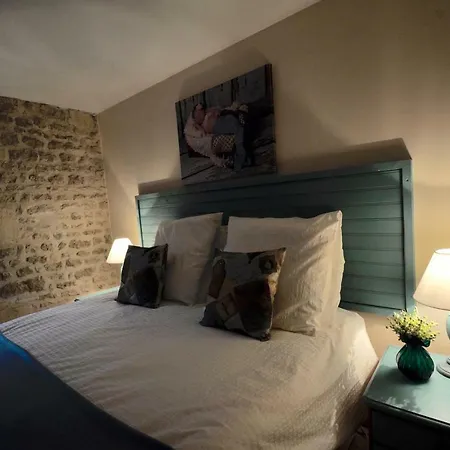 Chez Fins Bois Bed & Breakfast