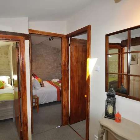 Bed & Breakfast Chez Fins Bois 4*