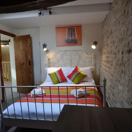 Chez Fins Bois Couette-café 4*