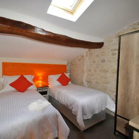 Chez Fins Bois Bed & Breakfast *