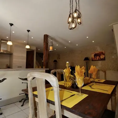 Chez Fins Bois Bed and breakfast Nere