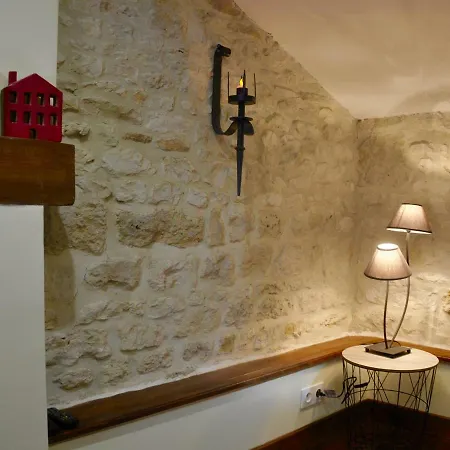 Chez Fins Bois Bed & Breakfast Nere